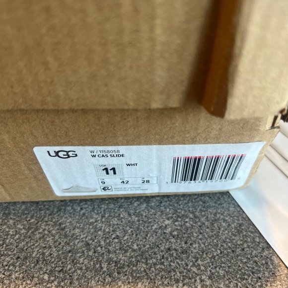 UGG women’s Cas slide size 11 - Picture 4 of 4